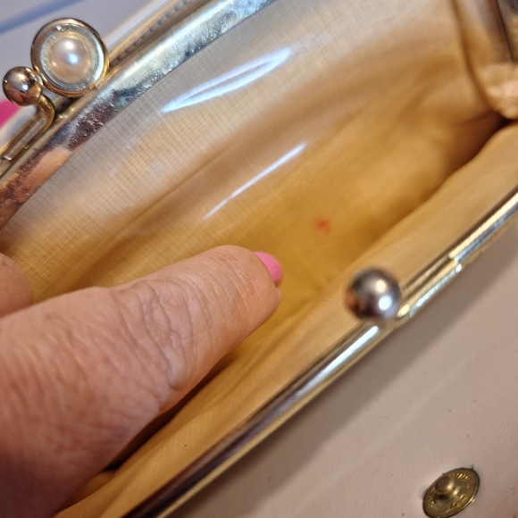 Vintage Baronet Cream Kisslock Wallet - Picture 10 of 10